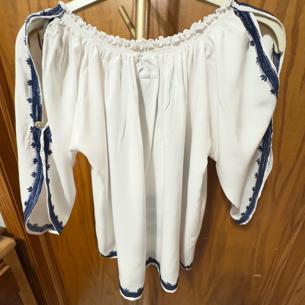 North Shore Boutique- Embroidered Boho Top Button Sleeves Open
